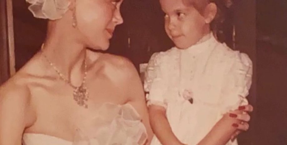 Тори Спеллинг, Кэнди Спеллинг, мать, дочь, семья Спеллинг