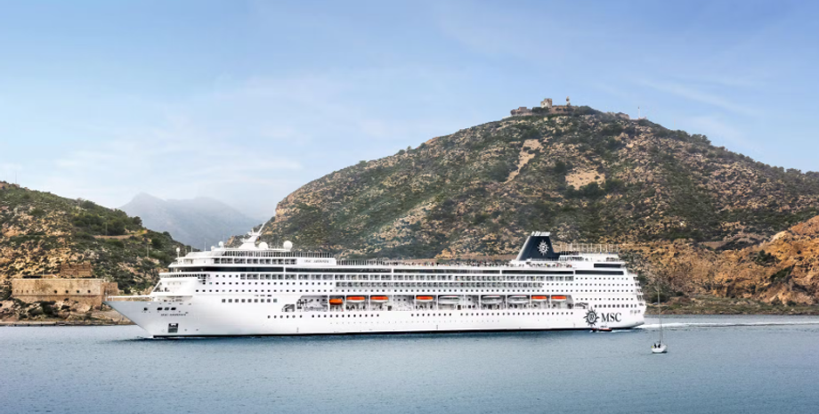 Скандал на круїзному лайнері, корабель, судно, обмануті пасажири, махінації з візами, туризм, подорожі, мандрівки, фото