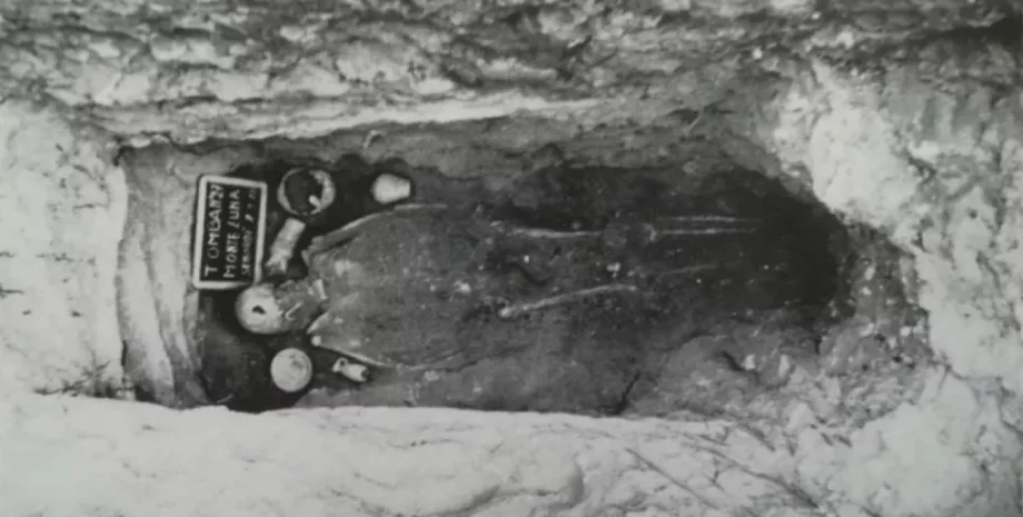 захоронения, останки, захоронения женщины, находка, раскопки