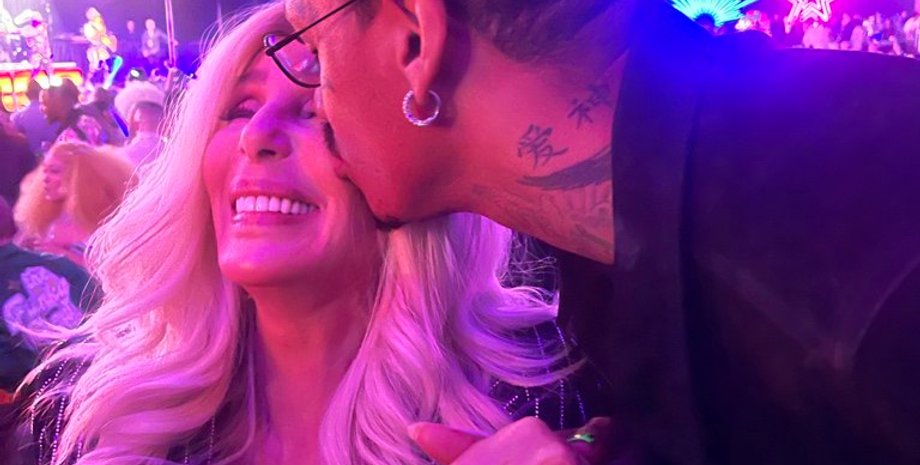 Шер и Александр Эдвардс, шер исполнилось 77 лет, бывший бойфренд шер, шер разошлась с парнем