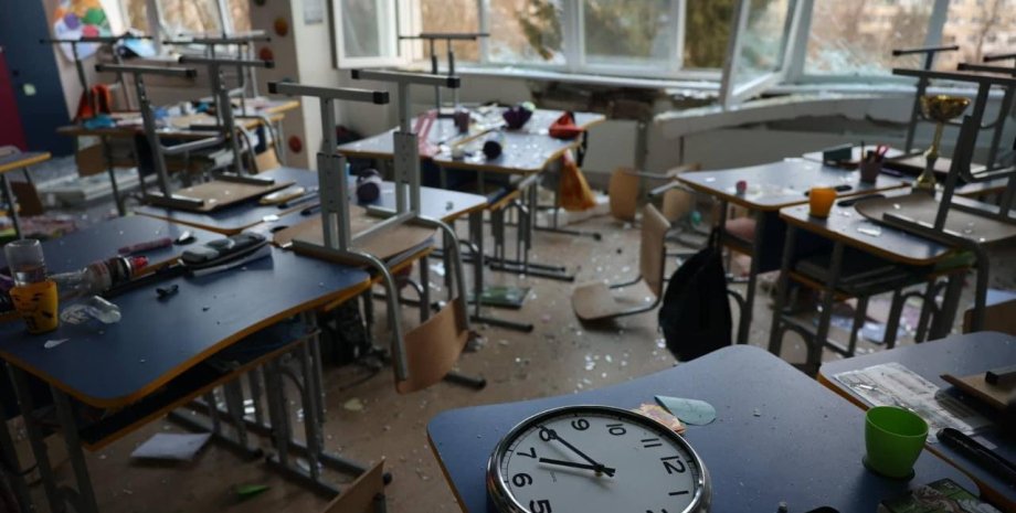 дом, выбитые окна, школа, обстрел Львова, последствия ударов по Львову