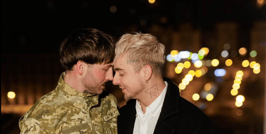 Меловин и его жених меловина раскритиковали за помолвку на майдане