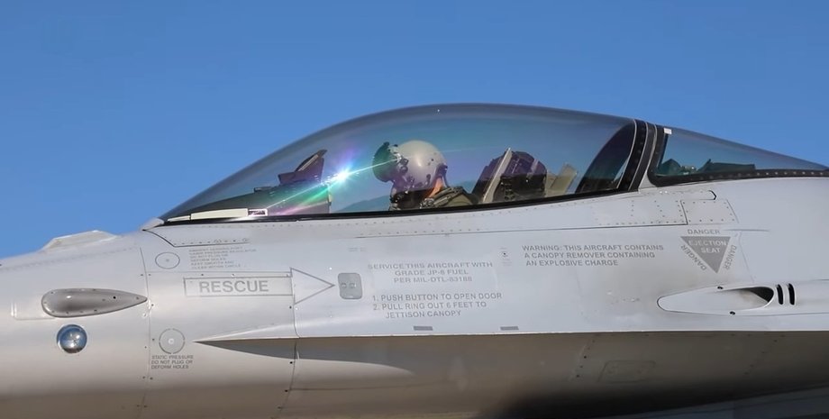 F-16, пілот F-16, літак F-16, винищувач, пілот винищувача, повітряні сили України, Український пілот винищувача F-16