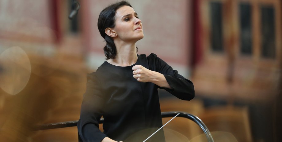 Лынив, дирижер, театр