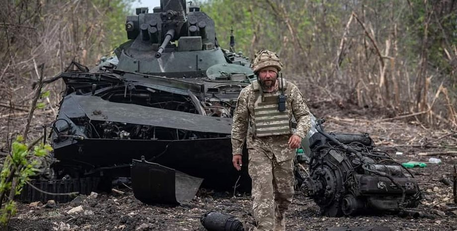 Боец ВСУ , Боец ВСУ фото, уничтоженной техники