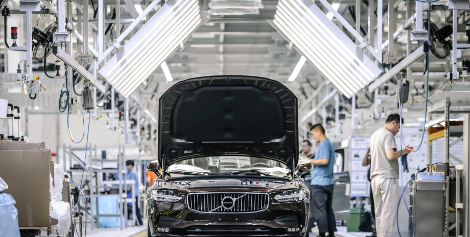 Volvo викупить свої заводи в Китаї