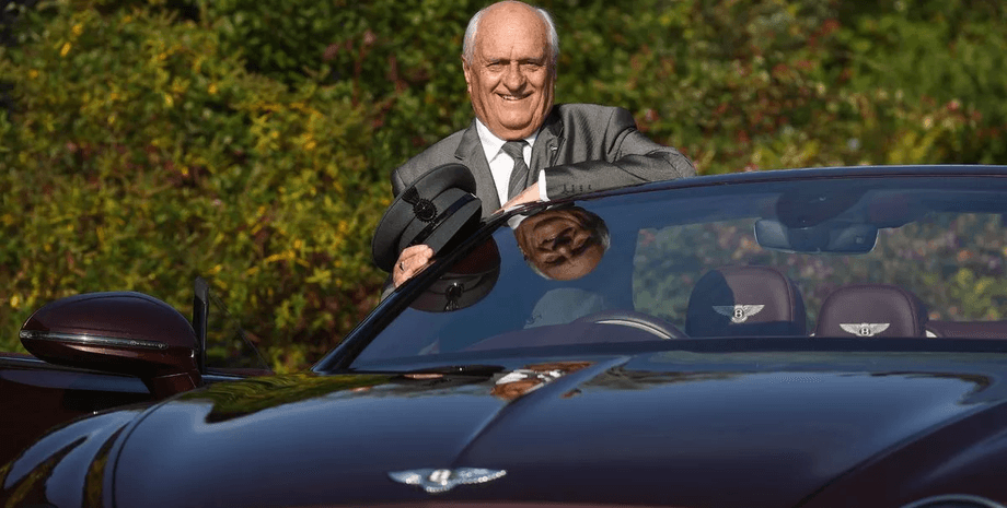 Переможець лотереї, пенсіонер, водій на весіллі, став шофером, мільйонер, пенсіонер допомагає людям, добрий чоловік,