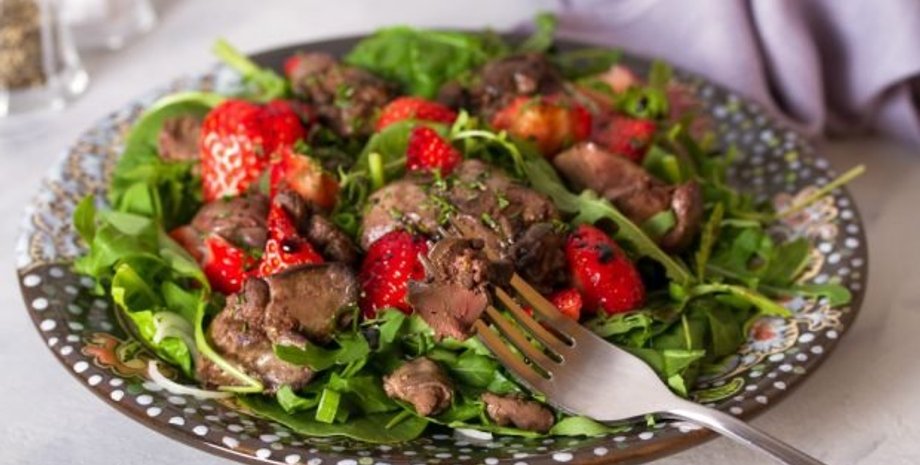 салат с куриной печенью, рецепт салата, сезонный салат