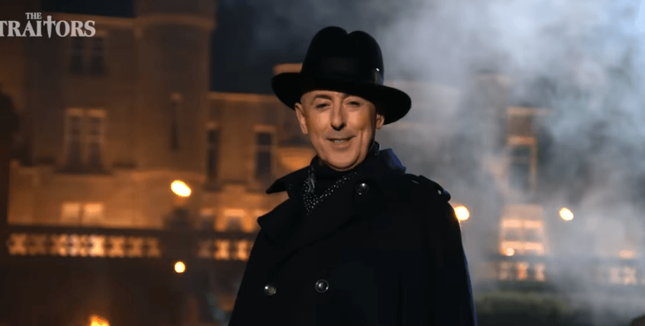 Алан Камминг, кадр из сериала, замок