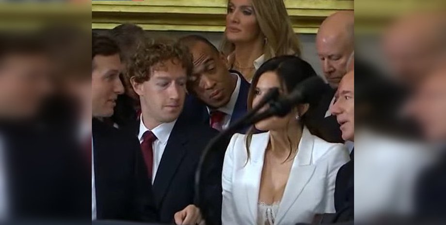 Владелец Meta Марк Цукерберг, Цукерберг Facebook, Цукерберг вирусное видео, Цукерберг декольте, Цукерберг инаугурации Трампа, Цукерберг и Безос