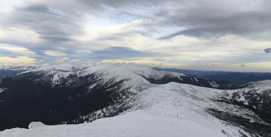 На горі Піп Іван утворилися перемети снігу майже до метра