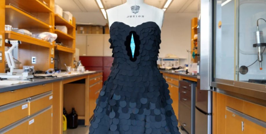 черное платье, ультрачерный цвет