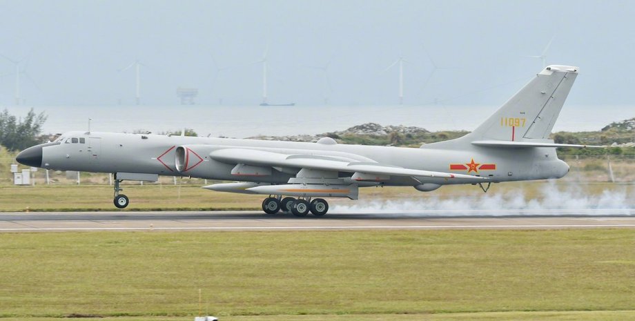 Бомбардировщик с ракетой KD-21