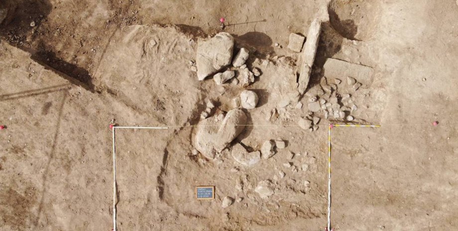 фрагменты, статуи, некрополь, фото