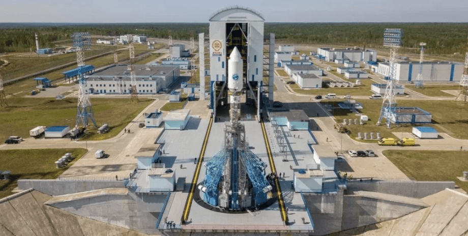 Ракета "Союз-2.1а" со спутником "Кондор-ФКА" Ракета "Союз-2.1а" со спутником "Кондор-ФКА"