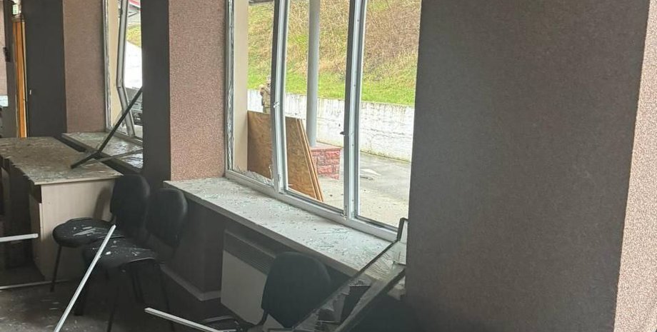 выбитые стекла