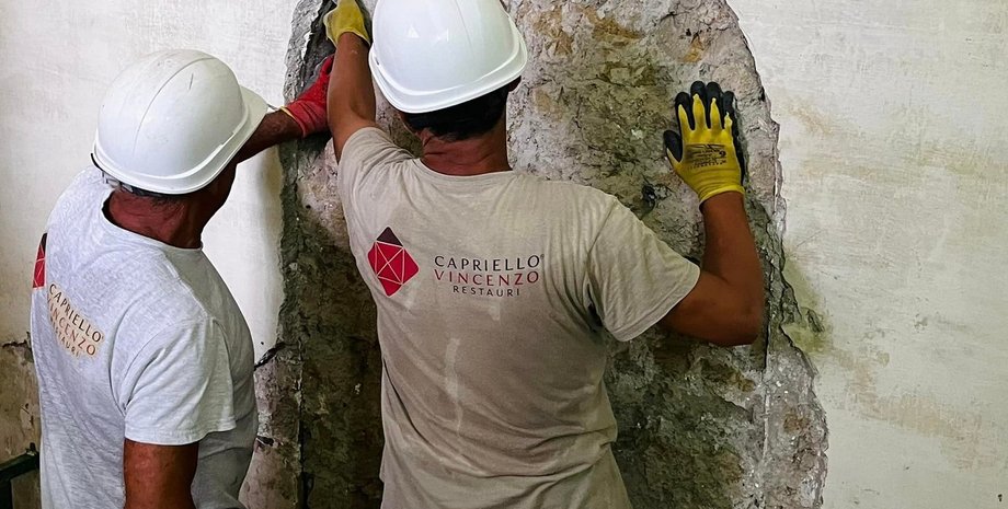 Рабочие открыли неизвестные фрески Неаполя