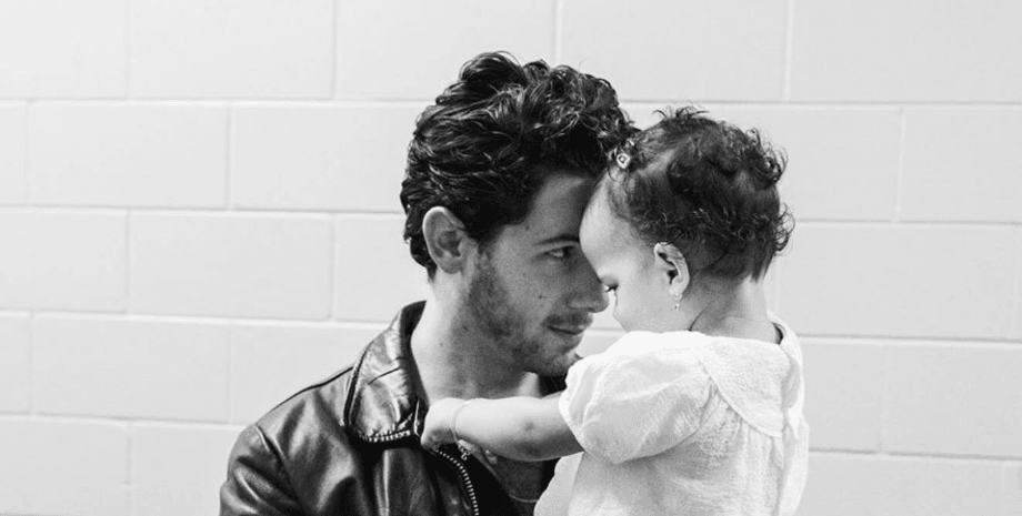 Ник Джонас с дочерью, Ник Джонас и Приянка Чопра, дочь Приянки Чопры, Джонас Бразерс группа, Малти Мэри