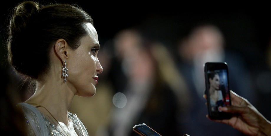 Анджелина Джоли, актриса, поддержка