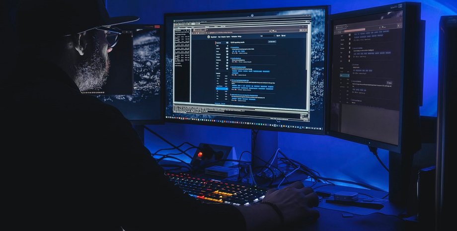 программист, хакер, чат-бот