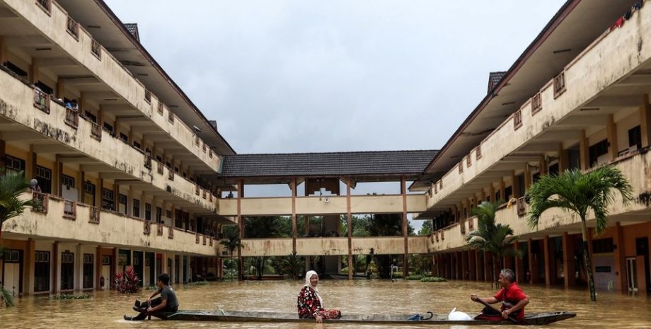 малайзия, наводнение, потоп, лодка