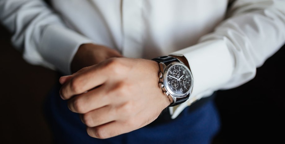 Від Apple Watch до Breguet - рейтинг найдорожчих годинників українських депутатів Декларації українських політиків свідчать, що дехто з них може дозволити собі годинники вартістю до кількох млн грн