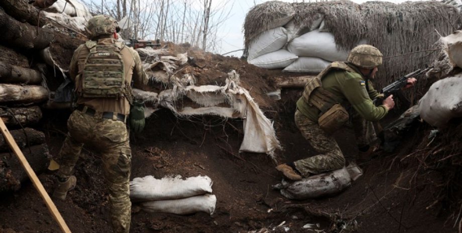 Українські військові в окопах