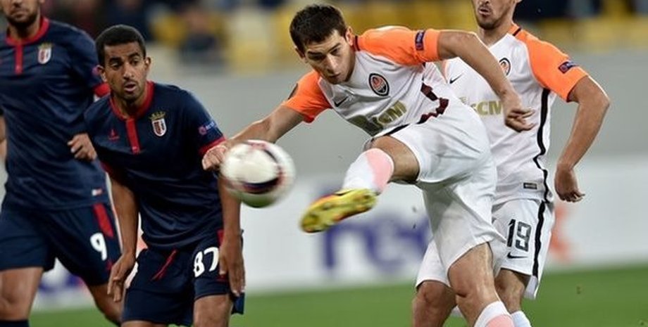 Тарас Степаненко открывает счет в матче / Фото: uefa.com