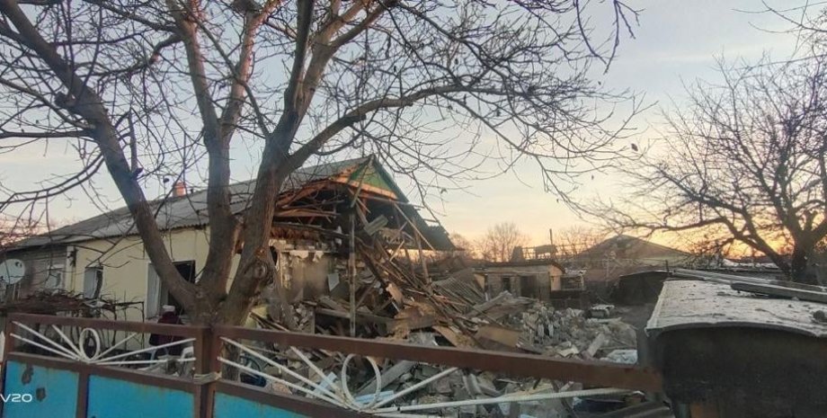 Дом, попавший под обстрел. Фото: Facebook / Павел Кириленко