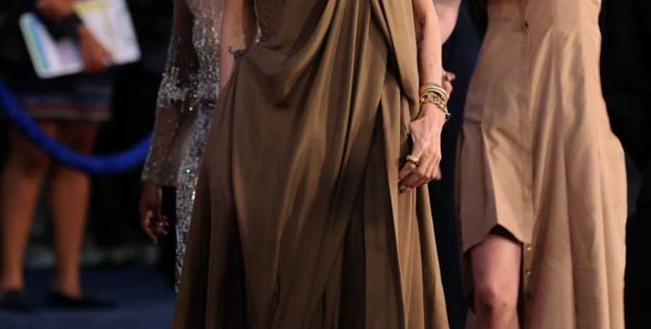 пол мескаль, анджелина джоли, джоли бойфренд