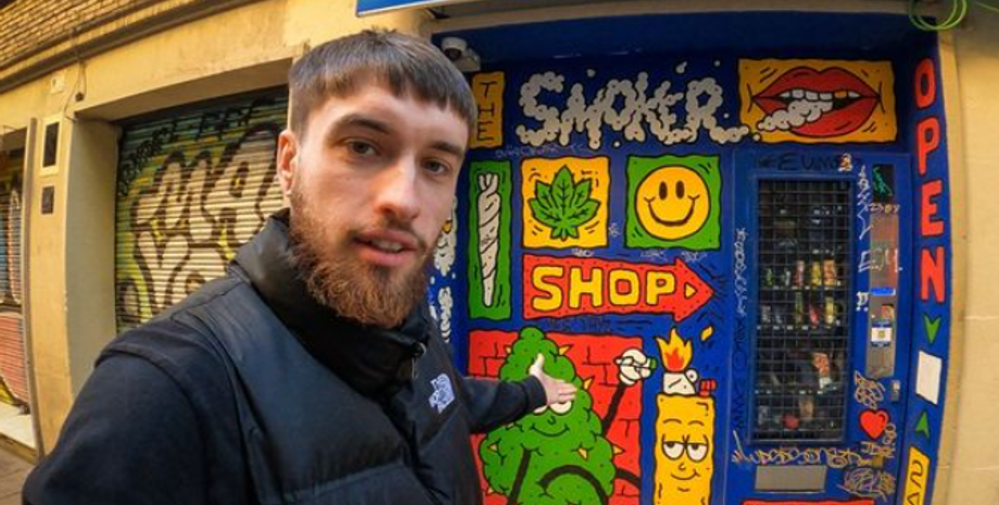 Секонд-хенды, благотворительные магазины, где можно купить вещи за небольшие деньги, продажа подержанной одежды и обуви, фото