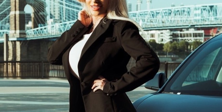 Бывшая модель Playboy Нанетт Гаммонд Лоскиаво, Барби-мама начала таксовать в 50 лет, чтобы свести концы с концами