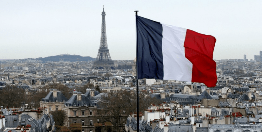 Франция, флаг Франции, Эйфелевая башня, Флаг на фоне Парижа, город во Франции.