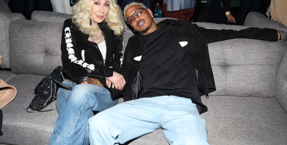 Певица Шер, Шер песни, Шер парень, Шер бойфренд, Александр Эдвардс, Шер стиль, Шер образ, Шер семья, Супербоул, Шер роман