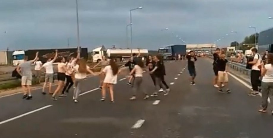 Кадр из видео