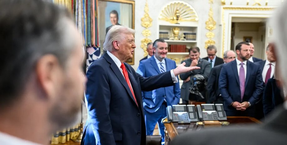 дональд трамп в овальному кабінеті