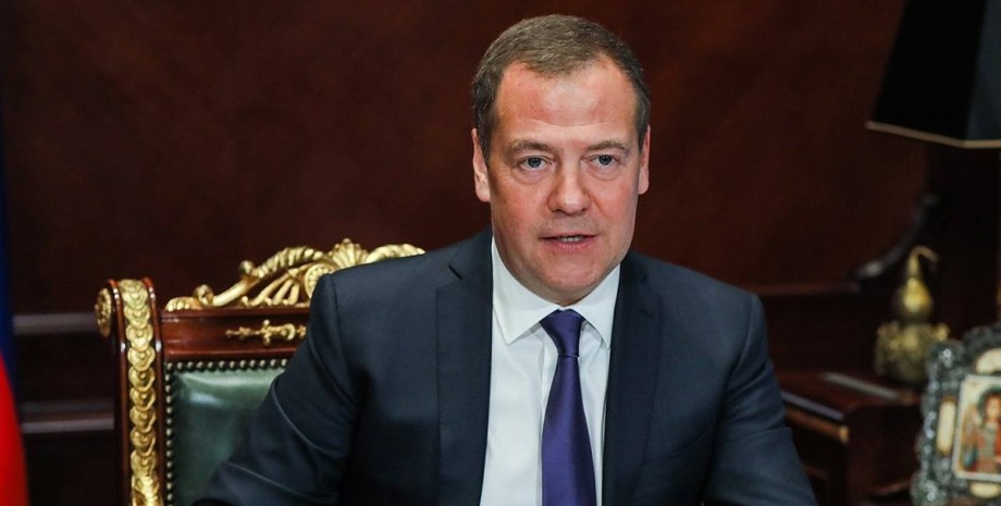 Медведев считает, что в Киеве "стеснительно пробросили тезис о невозможности победы"