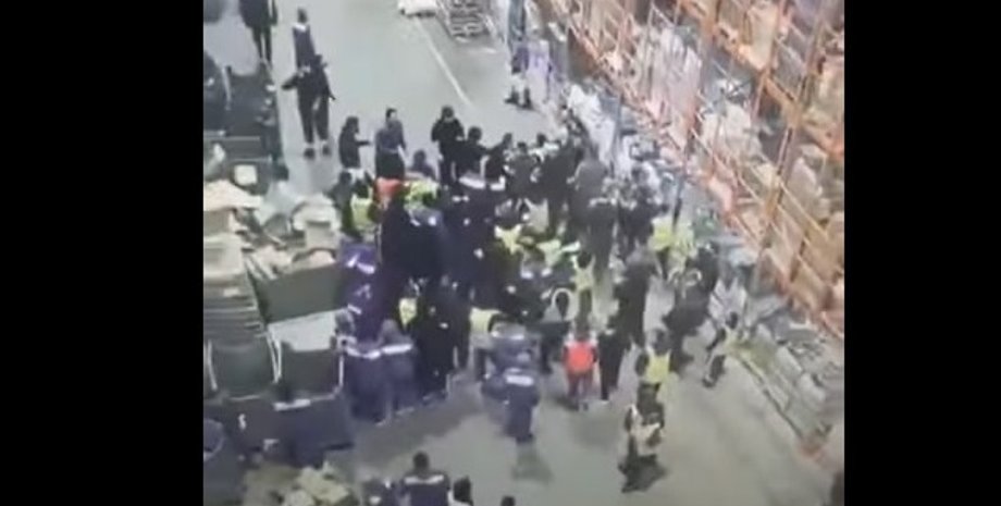 новини росії, бійка працівників склад Wildberries, Wildberries РФ, масова бійка