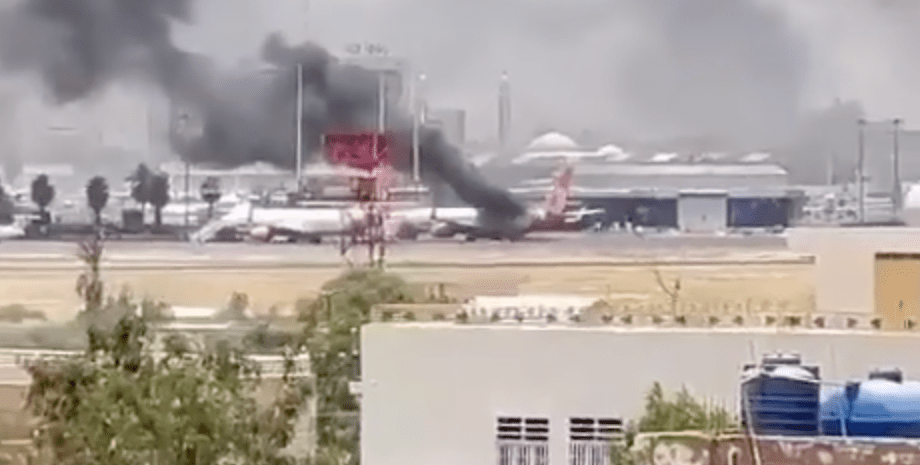 Возгорание самолета, горит самолет Судан, переворот в Судане, что происходит в Судане, украинский самолет Судан
