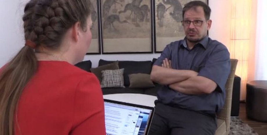 Немецкий журналист во время интервью вытолкал пропагандистку канала "Россия 1" / Скриншот видео
