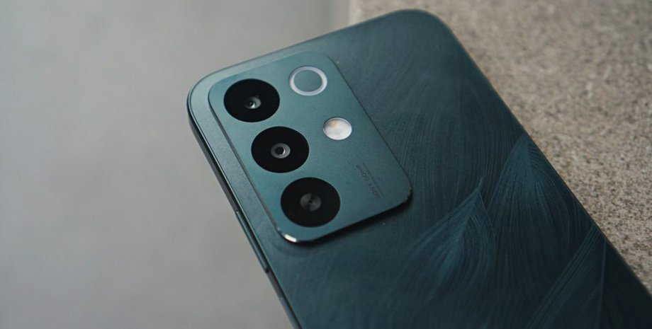 Бюджетний смартфон Realme C85