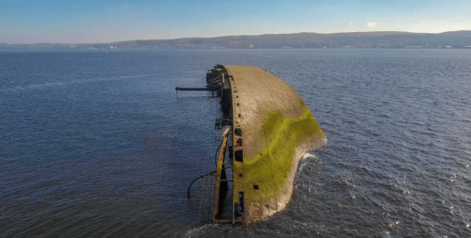 Затонувший корабль у побережья Шотландии