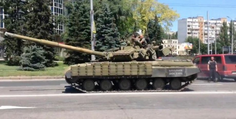 Танк пророссийских боевиков в Донецке / Фото: кадр из видео Youtube