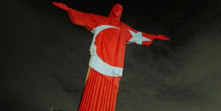 Статуя Христа Ріо в квітах прапора Туреччини, Статуя Христа в Ріо, землетрус сьогодні, землетрус у Туреччині, землетрус у Туреччині та сирії,