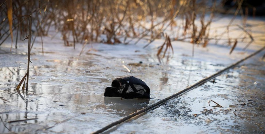 дети провалились под лед