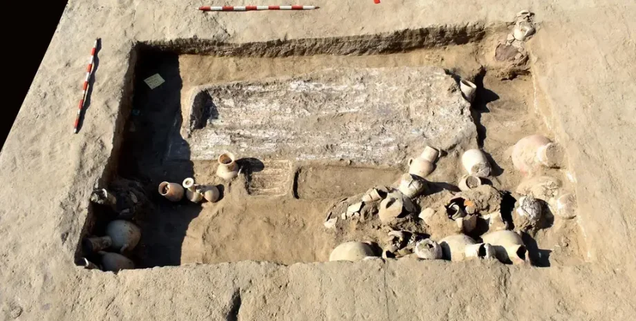 археологи, археология, раскопки, артефакты, открытия, Телль-Руд, гробница