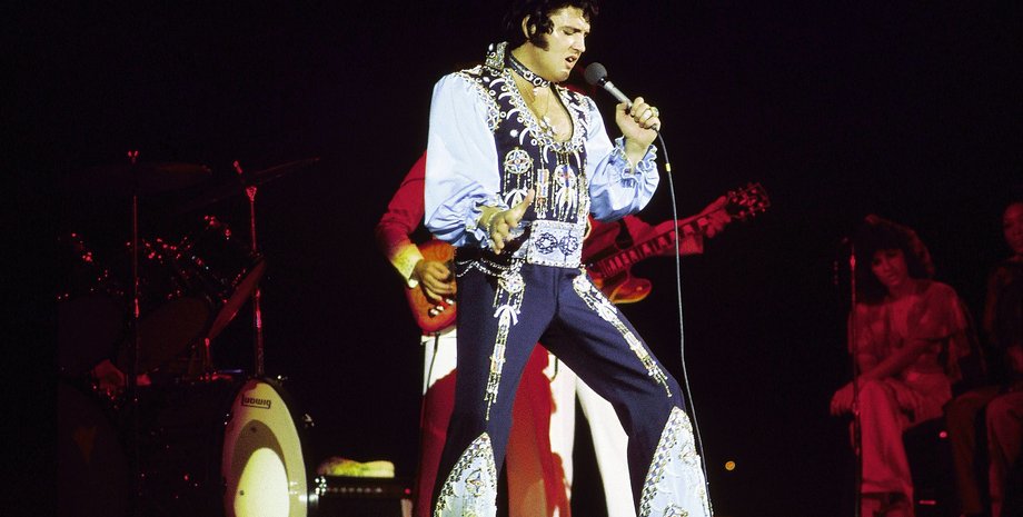 Елвіс Преслі, виступ, сцена