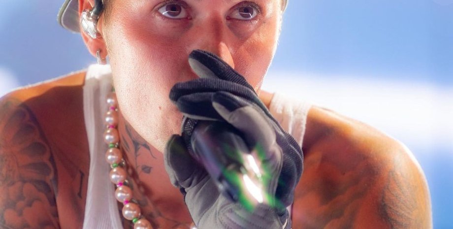 Джастин Бибер, у Джастина Бибера парализовало лицо, Джастин Бибер тяжело болен, болезнь рамсея-ханта