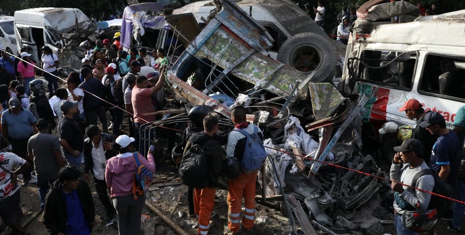 У Колумбії підірвали автобус