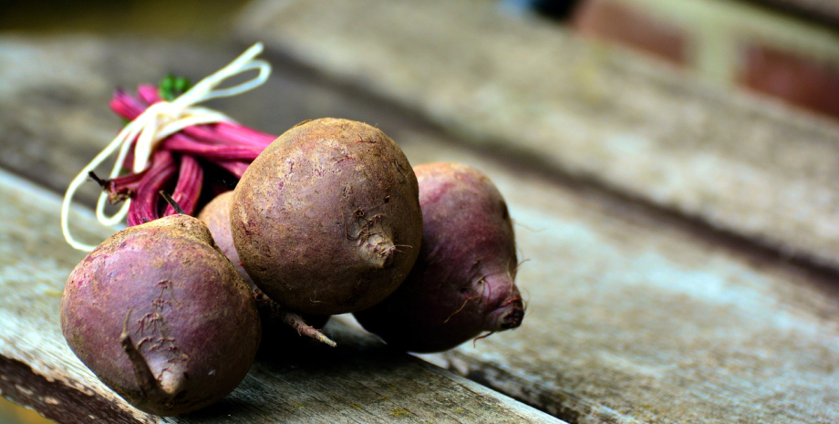 Le barbabietole contiene molti nutrienti che portano grandi benefici alla salute...